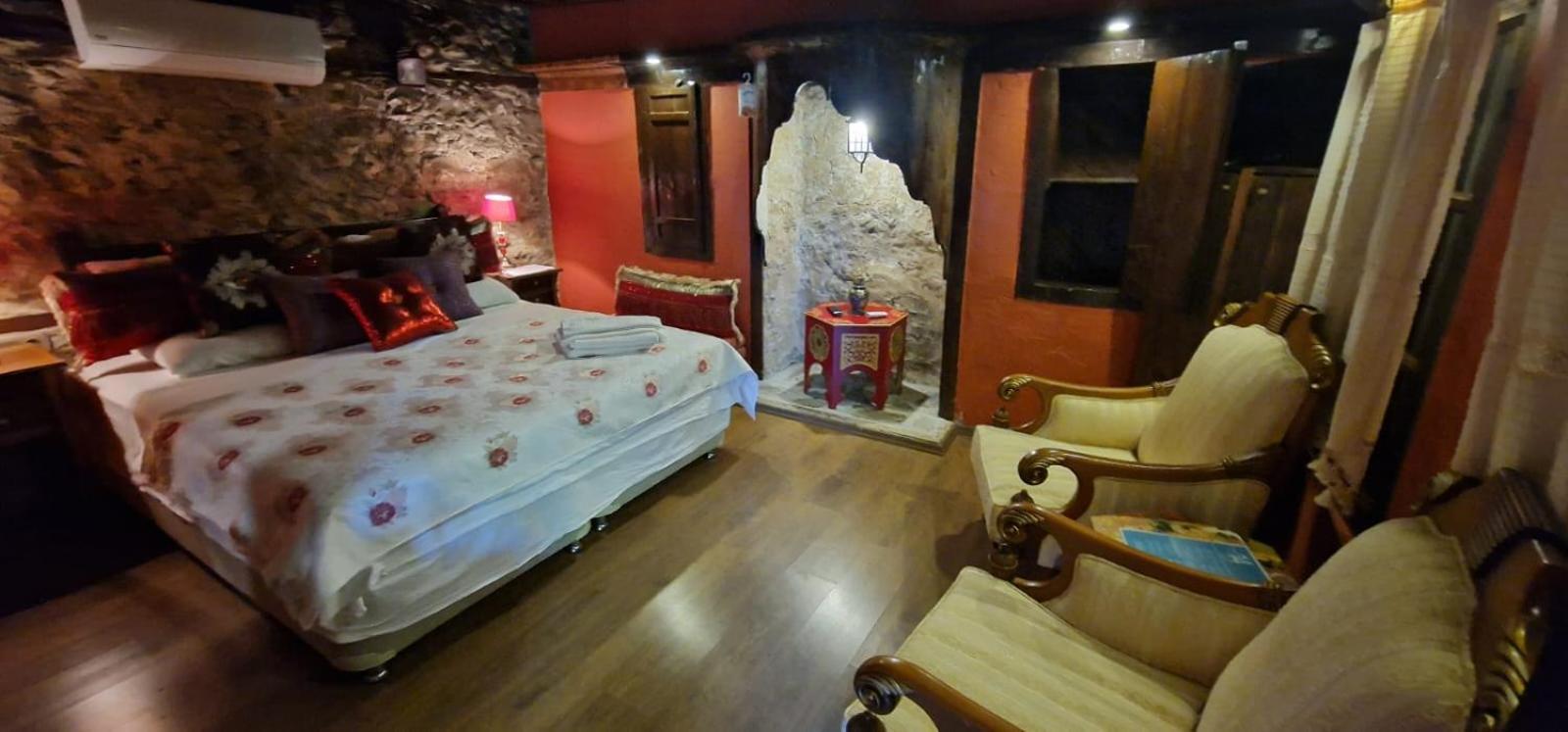 Homestay Demeter Rose Stonehouse Pansion